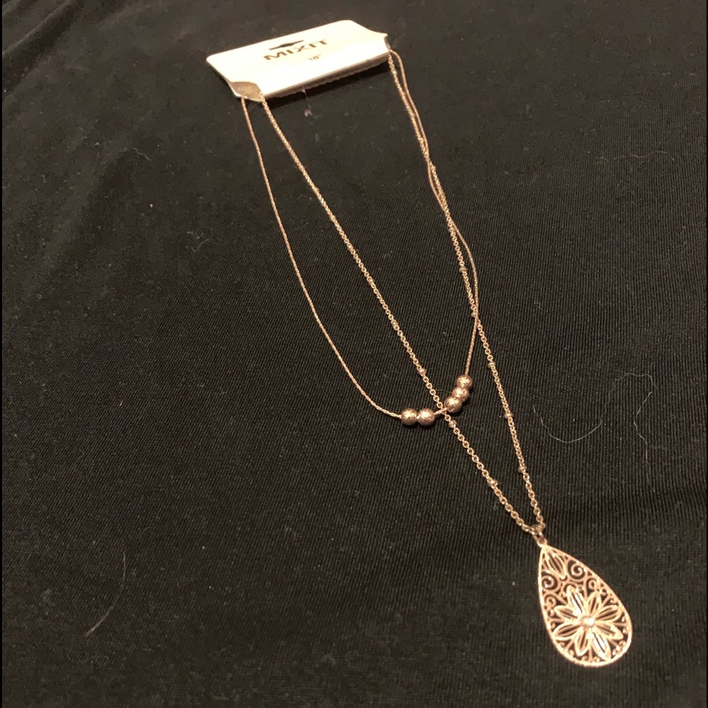 Double strand necklace